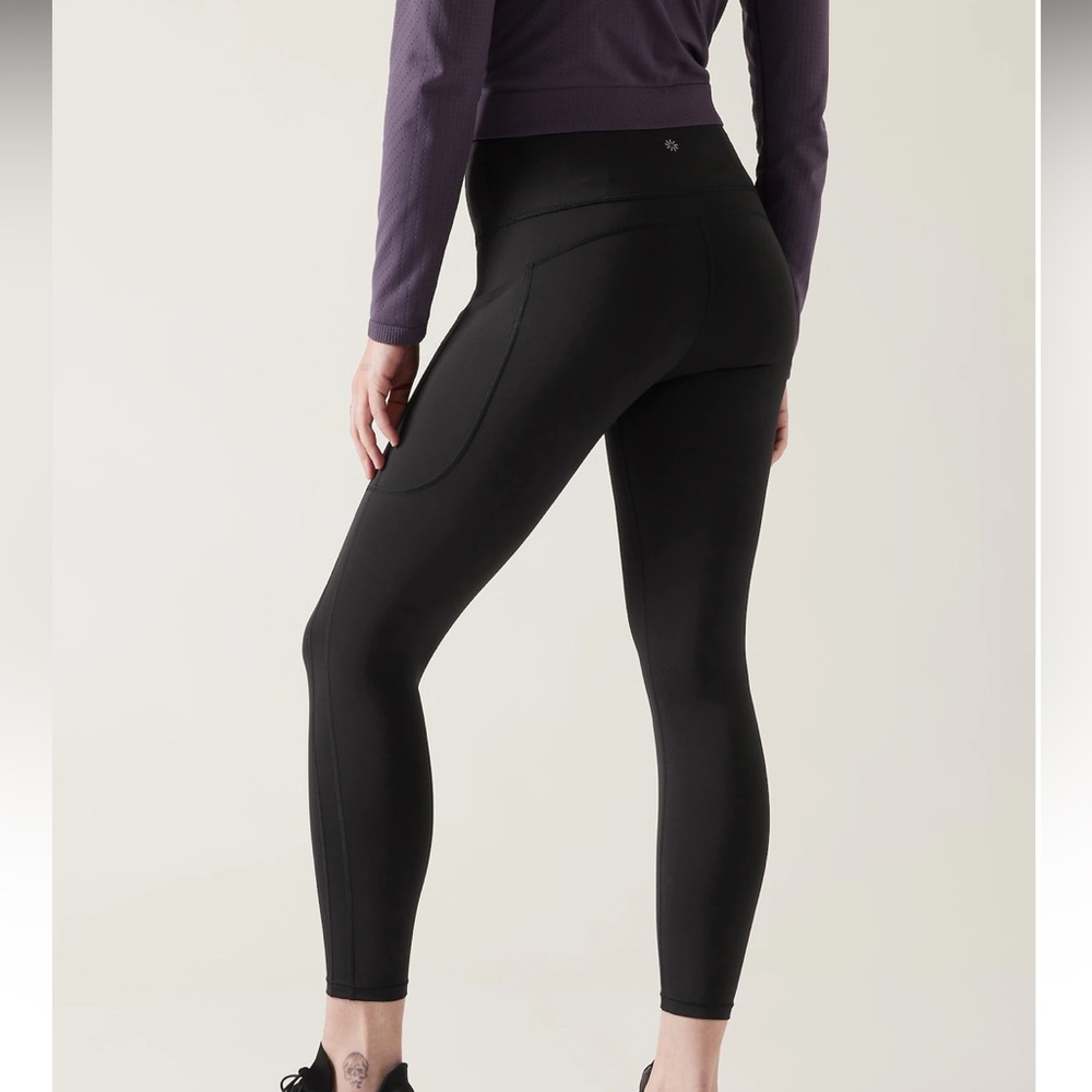 *Like New* Athleta Ultimate Stash II 7/8 Tight Black Leggings